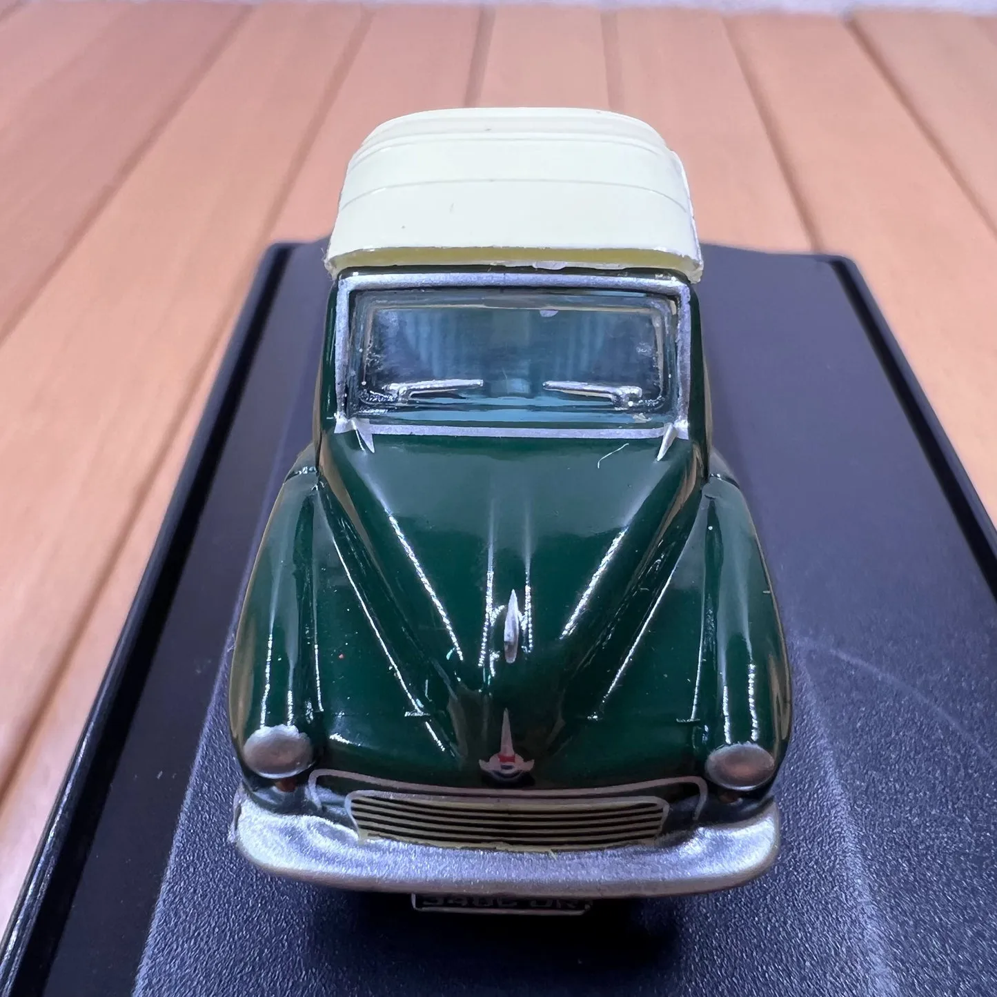 48459 morris minor diecast detailing