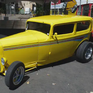 /img/48471-mellow-yellow-diecast-car-7.webp