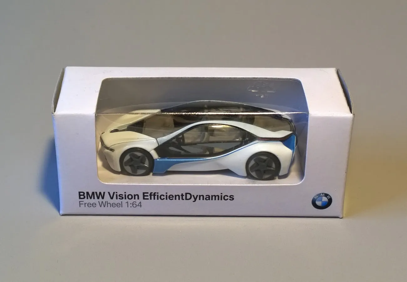 /img/48517-cleaning-bmw-diecast-model.webp