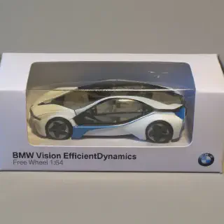 /img/48517-cleaning-bmw-diecast-model.webp