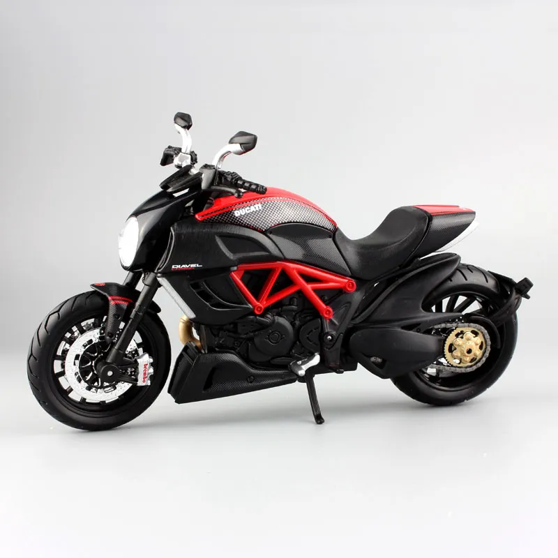 /img/48524-ducati-diecast-display.webp
