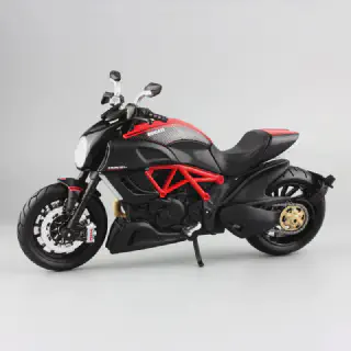 /img/48524-ducati-diecast-display.webp