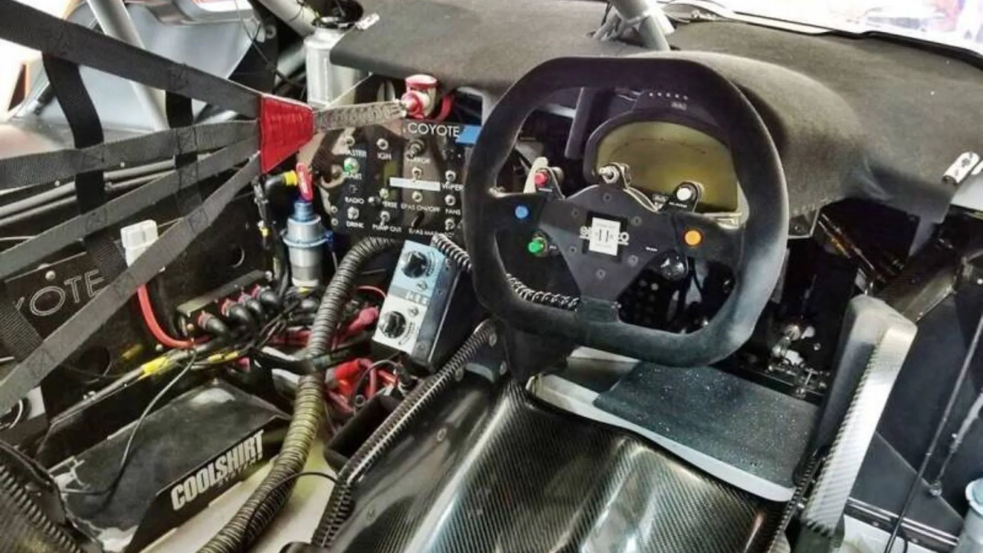 48525 corvette daytona prototype diecast action