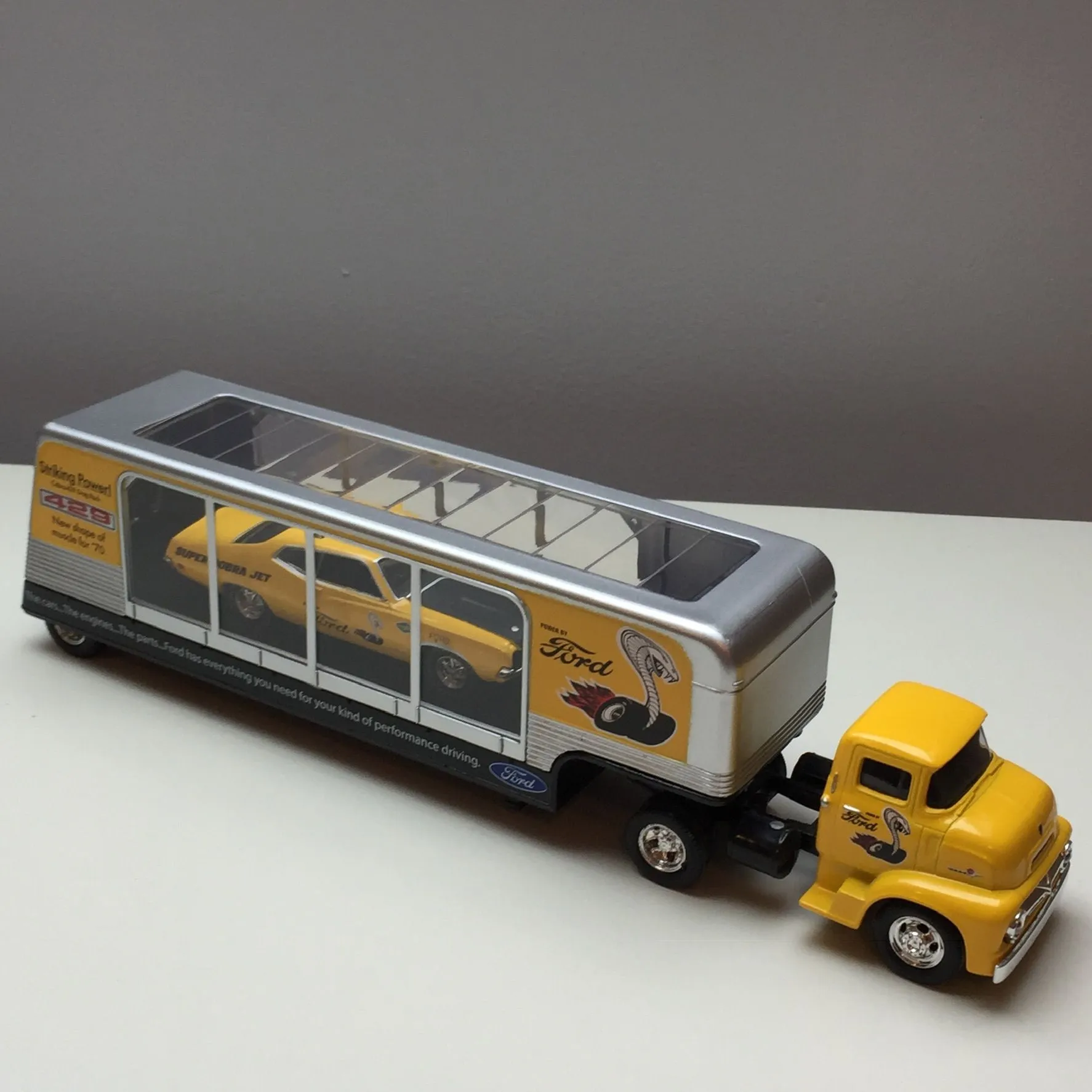 /img/48576-hawkeye-hauler-diecast-maintenance.webp