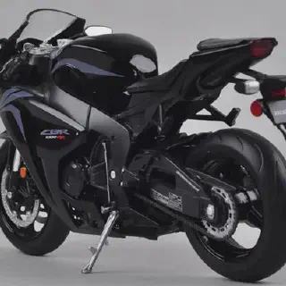 /img/48580-cbr1000rr-diecast-close-up.webp