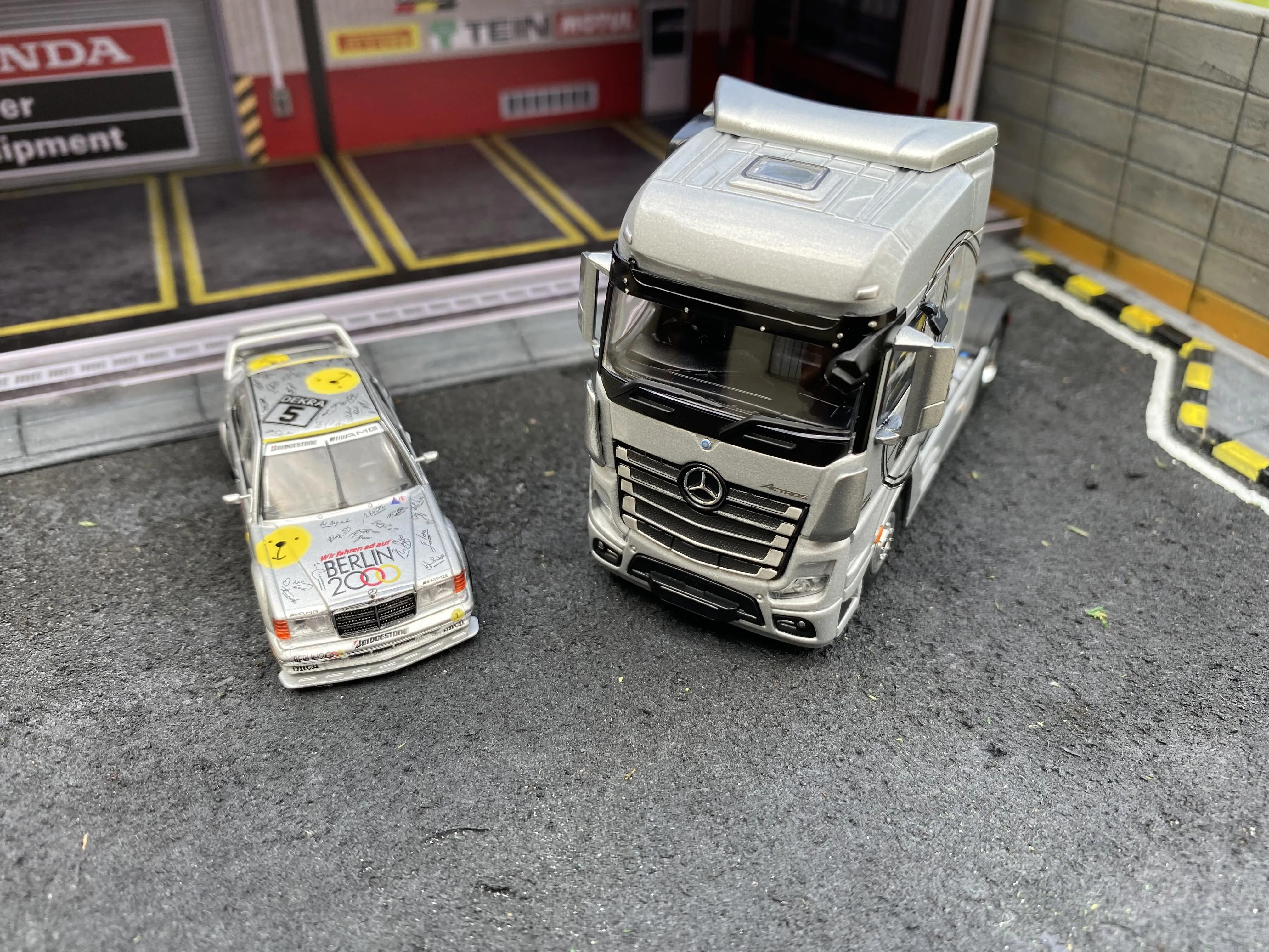 48587 gt diecast display 6