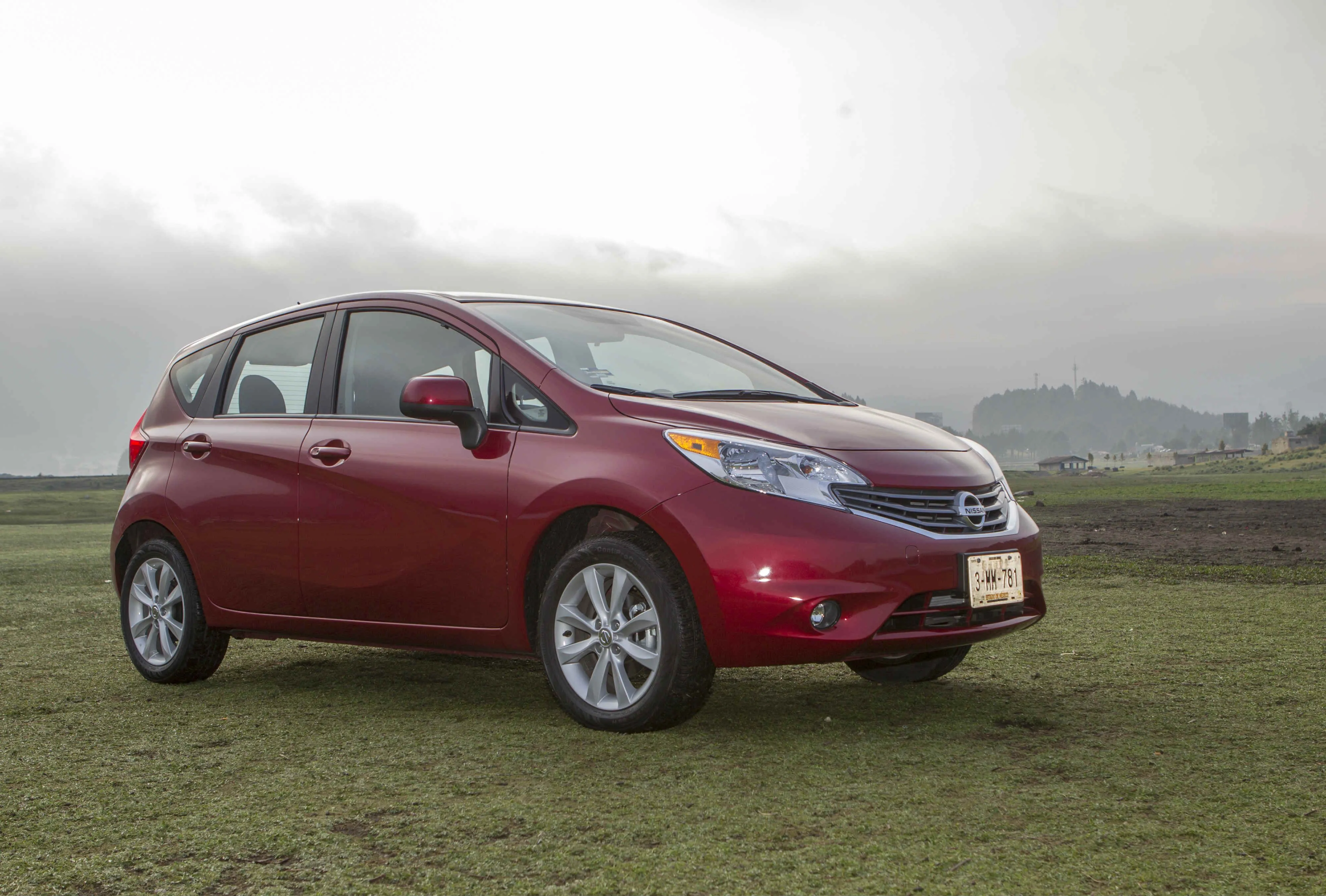 48592 nissan note diecast display