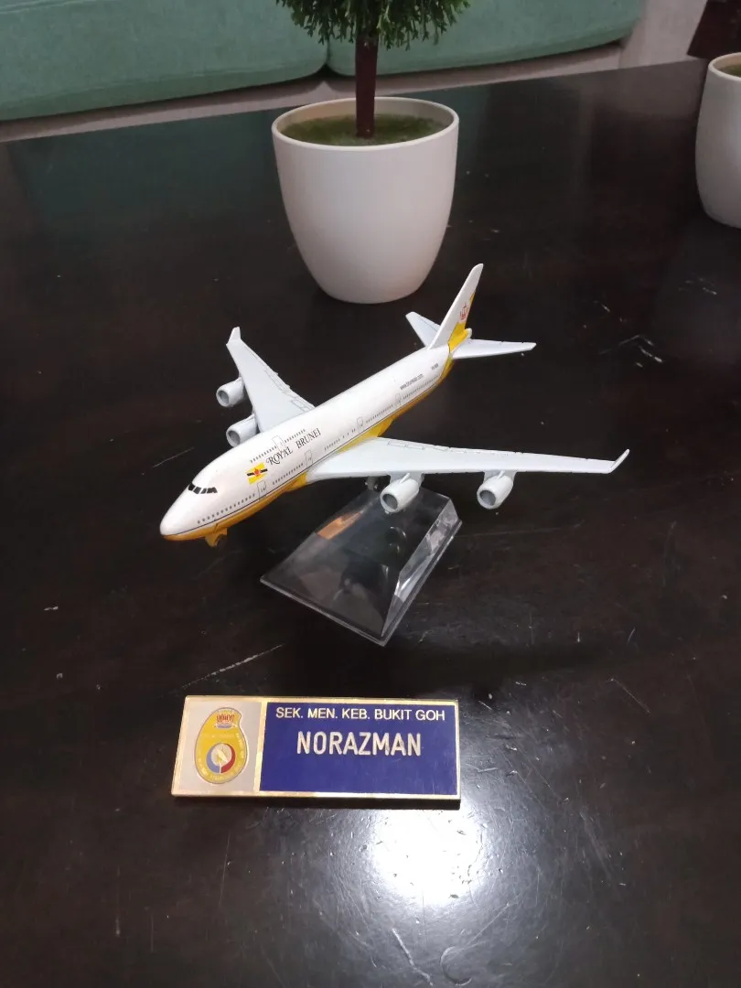 48611 diecast kapal perang detail