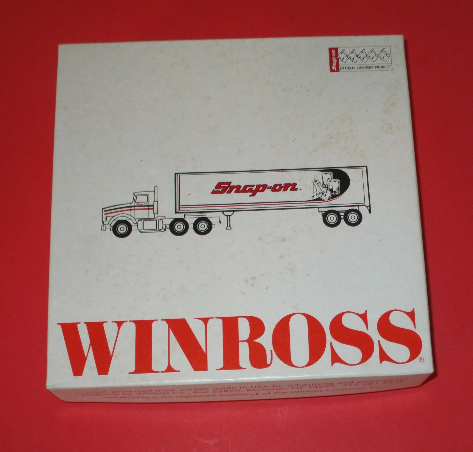 48617 diecast snap on truck display