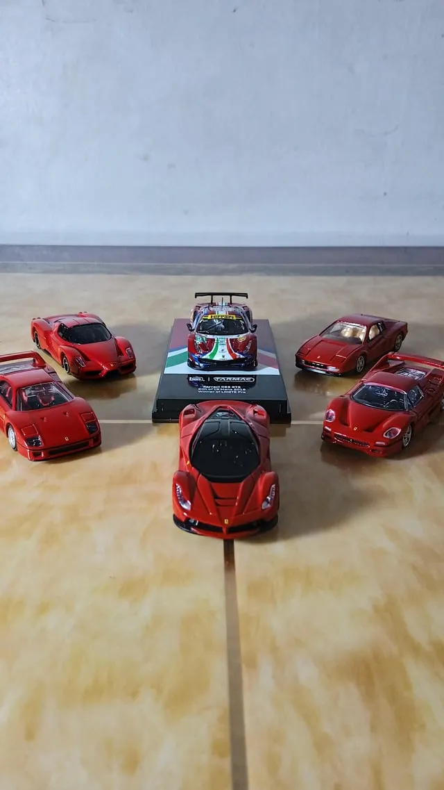 /img/48622-ferrari-collection-display.webp