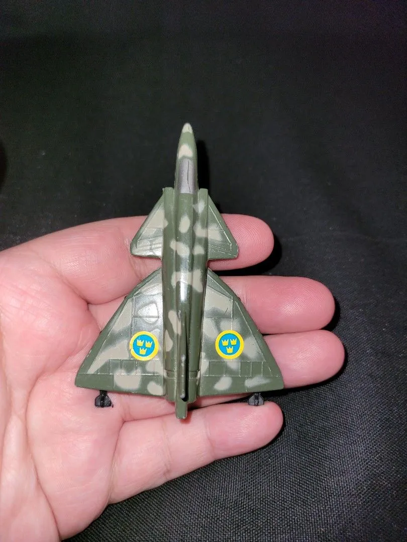 48632 amazon plane 4