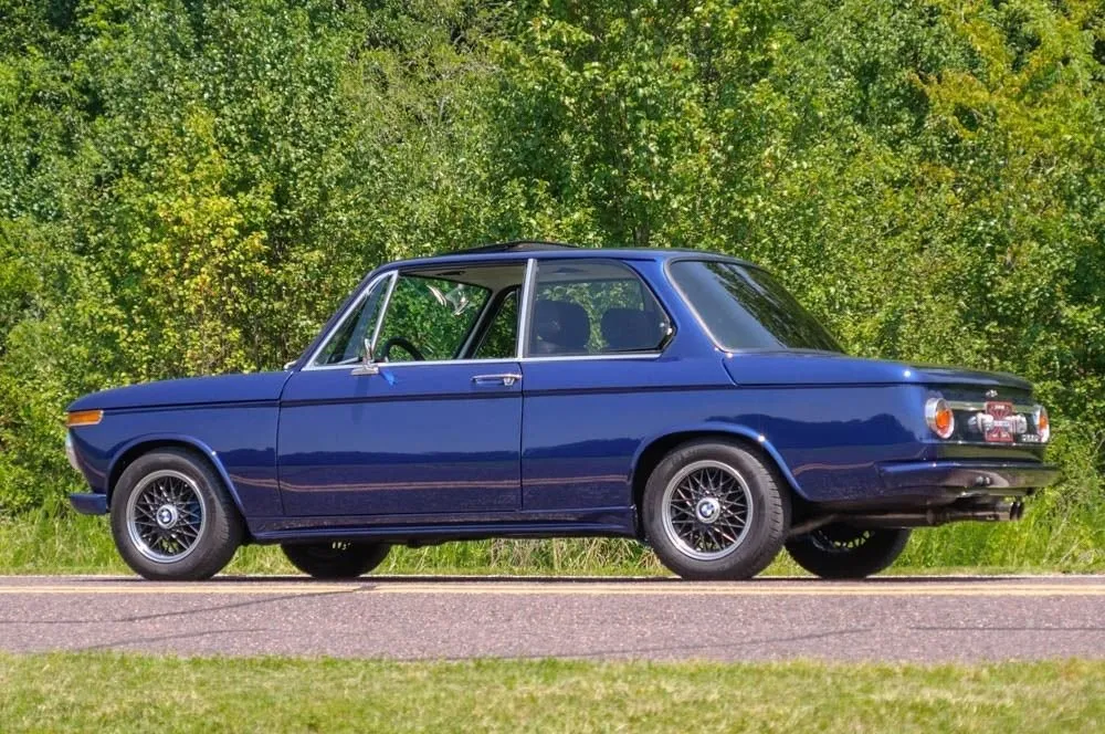 48635 bmw 2002 diecast premium