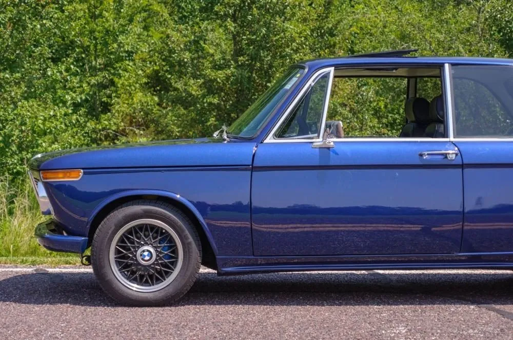 48635 bmw 2002 diecast rare