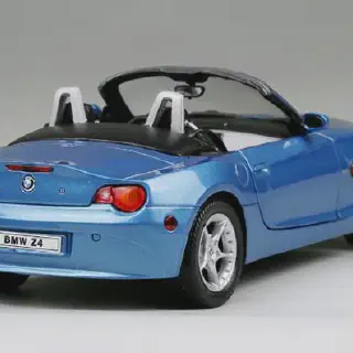 /img/48675-diecast-car-display.webp