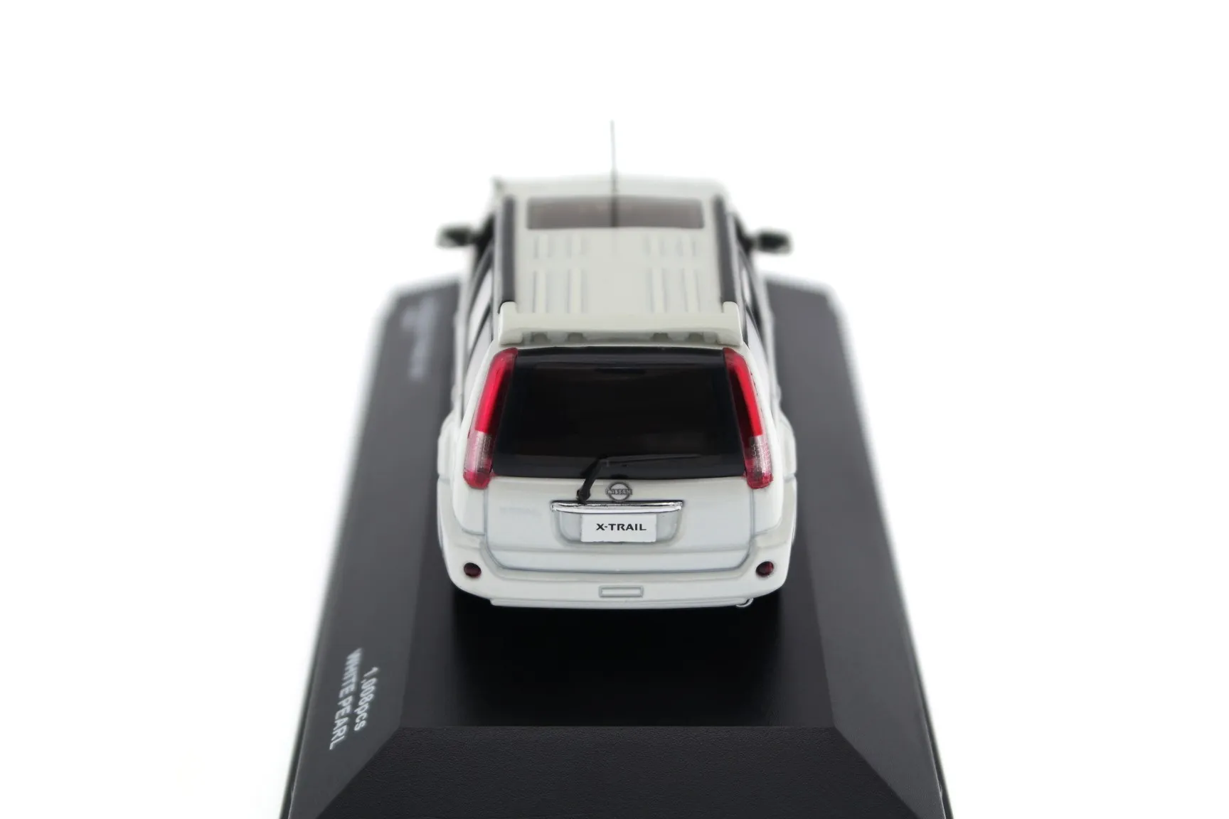 48676 diecast x trail packaging