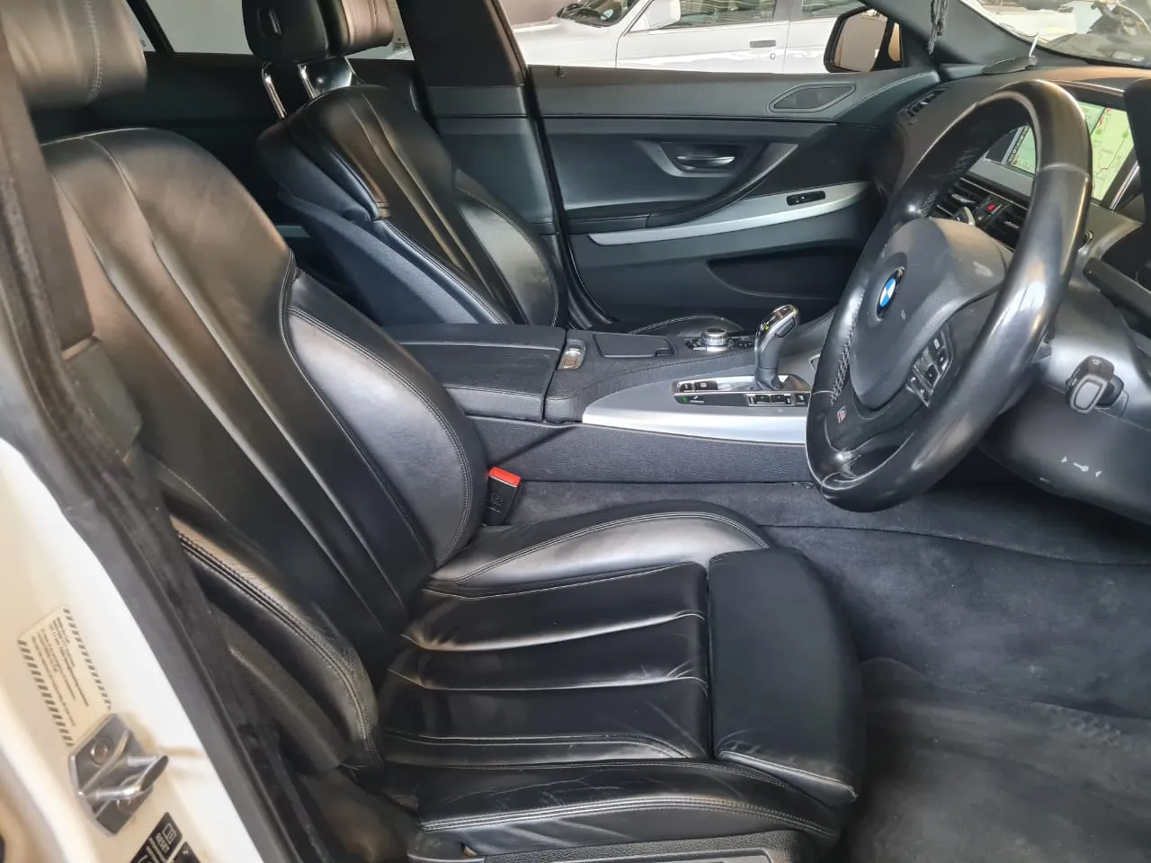 48683 bmw 640i display case