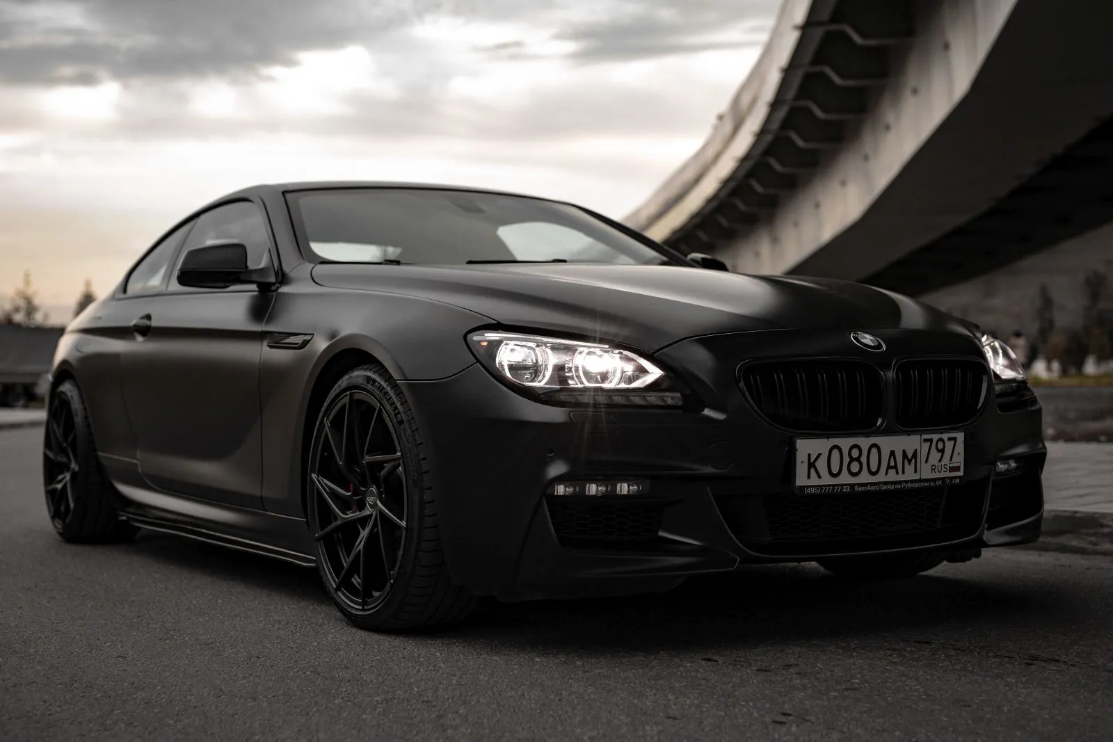 /img/48683-bmw-640i-storage.webp