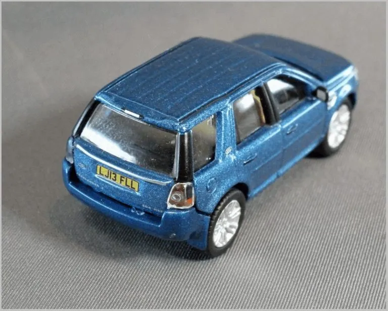 /img/48684-freelander-2-diecast-model-care.webp