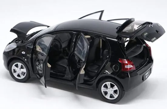 /img/48690-yaris-diecast-display.webp