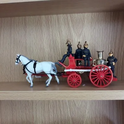/img/48692-fire-engine-model-display.webp