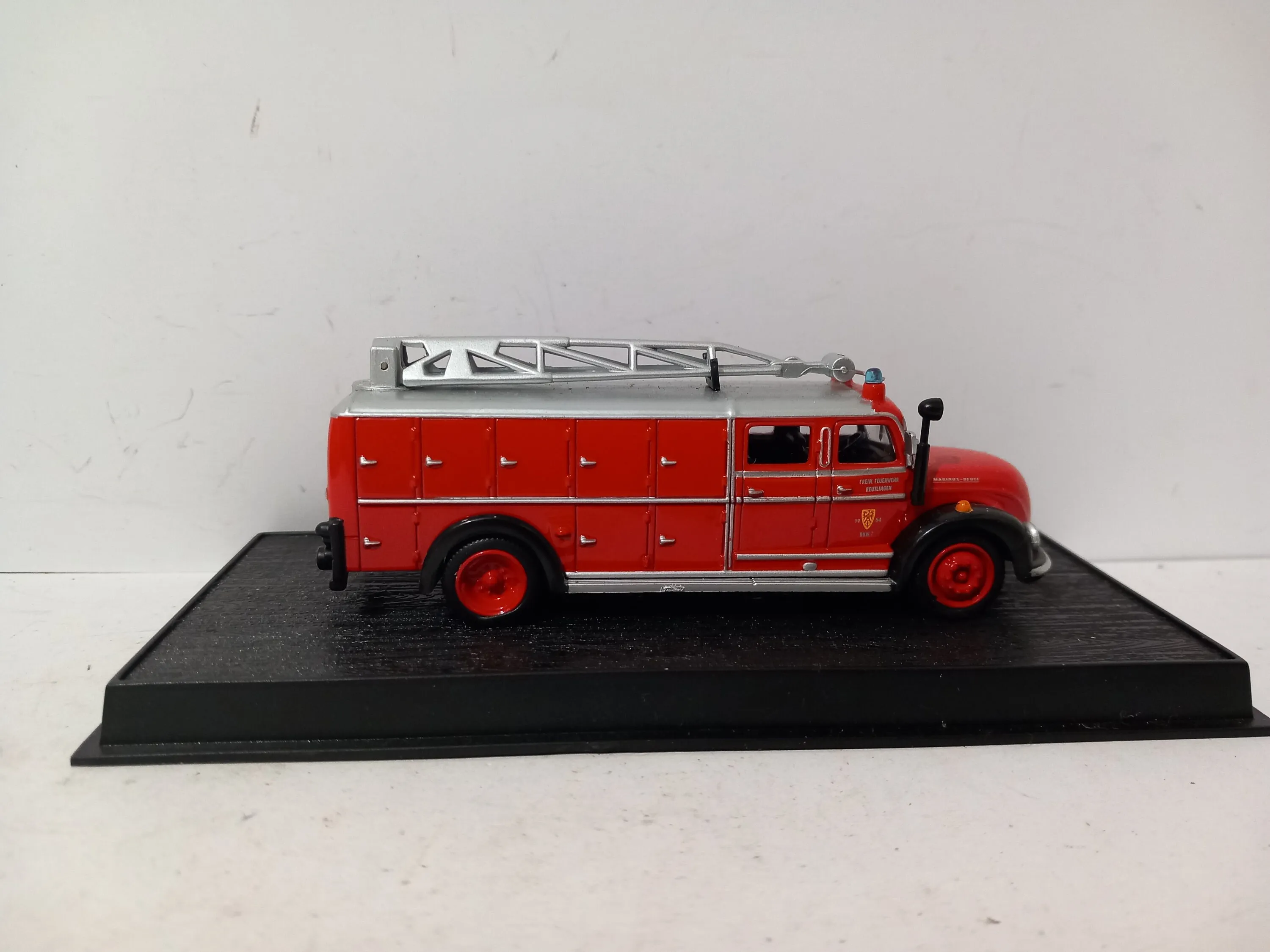 48692 rare fire engine model