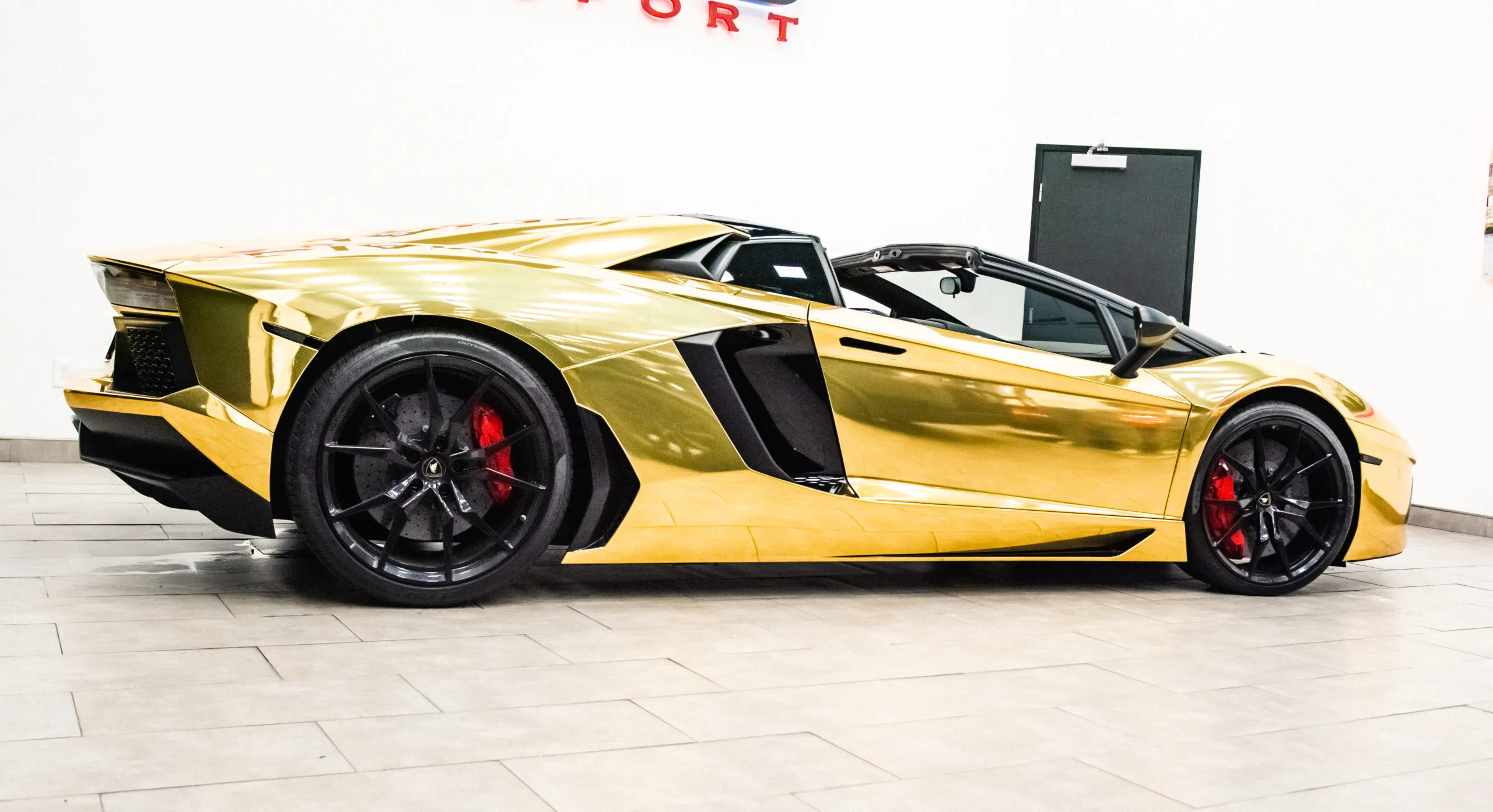 48700 gold lamborghini aventador diecast detail