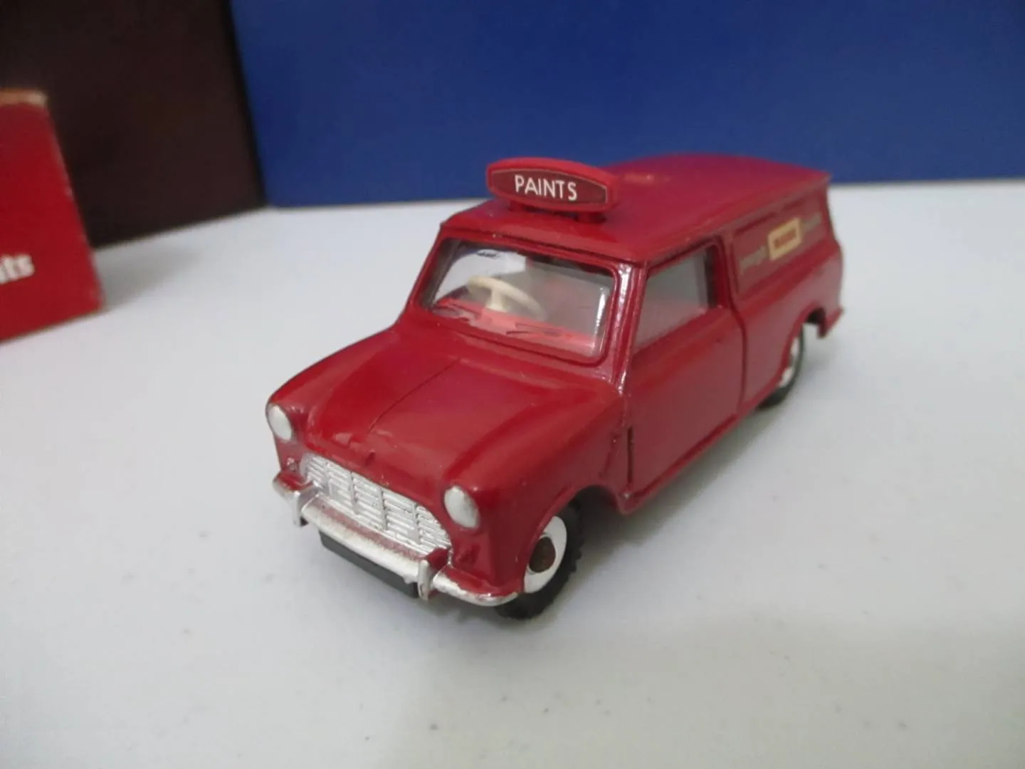 48701 dinky toys collectible