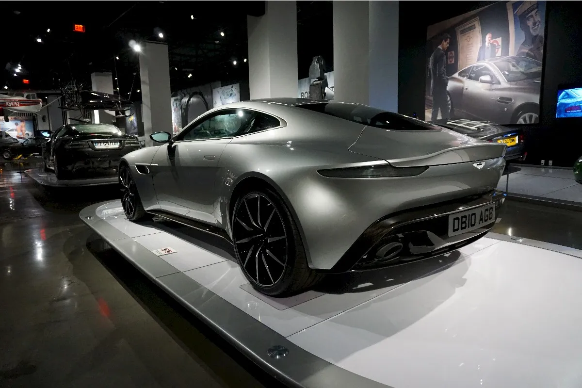 48713 aston martin dbs diecast