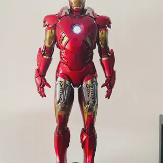 /img/48714-iron-man-mk7-diecast-comparison.webp
