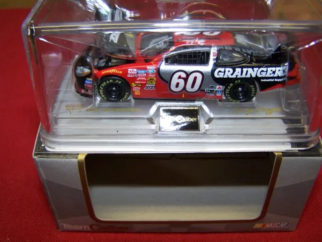 /img/48720-diecast-car-display.webp