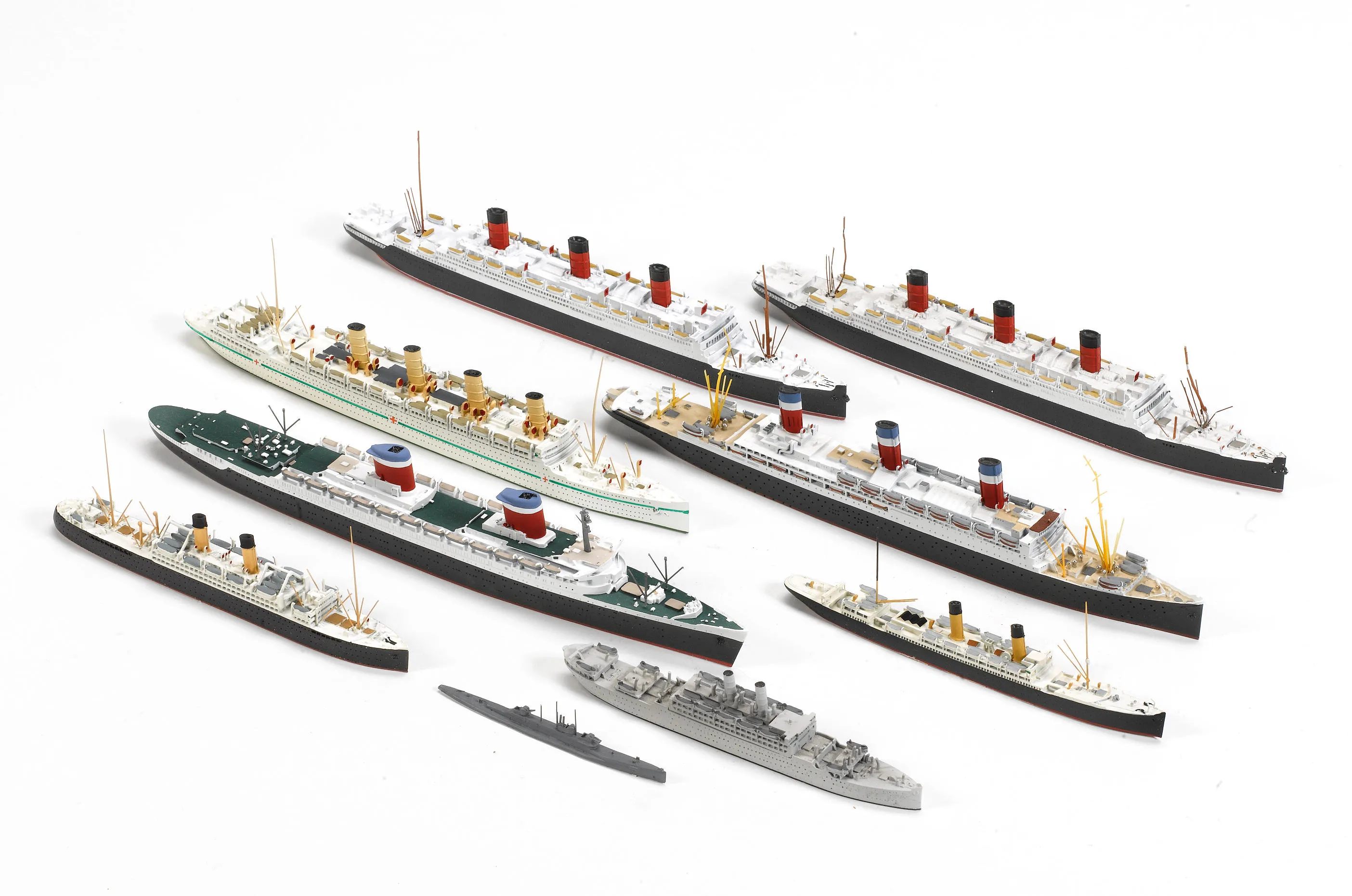 /img/48740-ship-diecast-models-display.webp