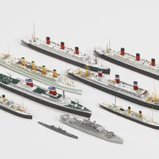 /img/48740-ship-diecast-models-display.webp