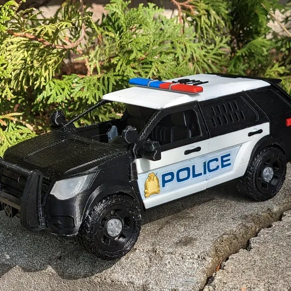 48756 small diecast police car 1