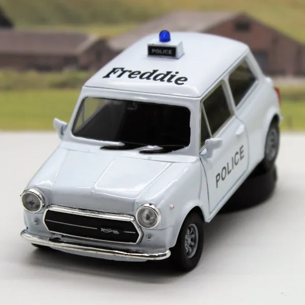 48756 small diecast police car 4