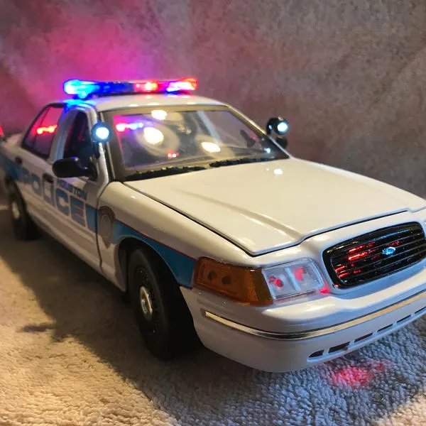 48756 small diecast police car 6