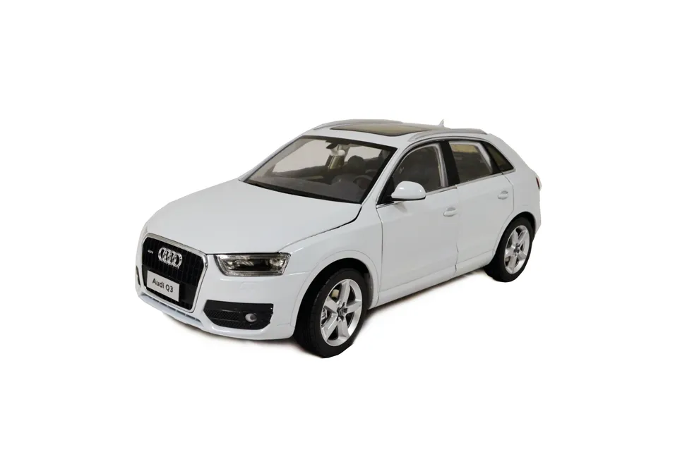 /img/48757-diecast-audi-q3-display.webp