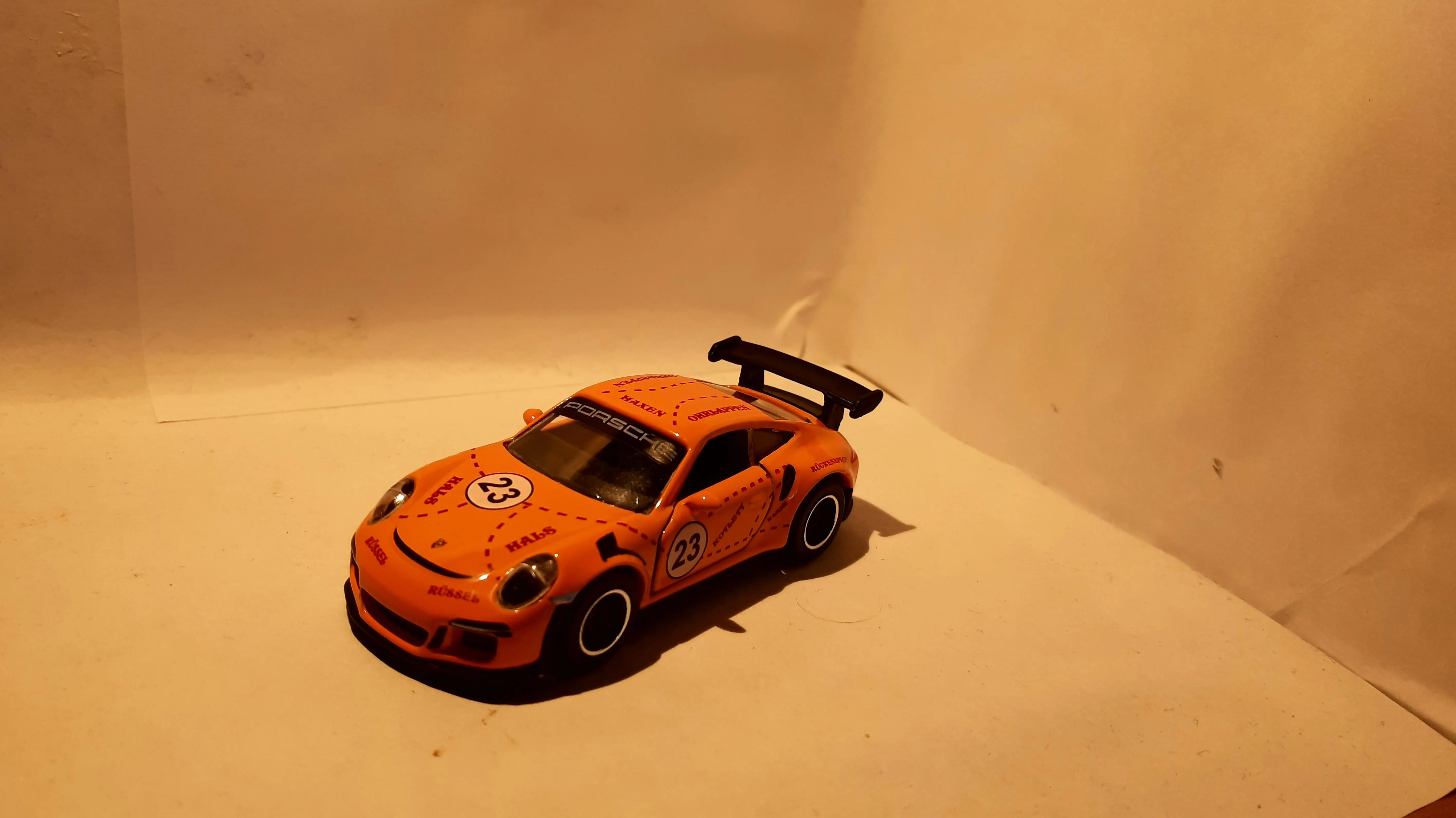 48759 porsche 911 gts diecast 4