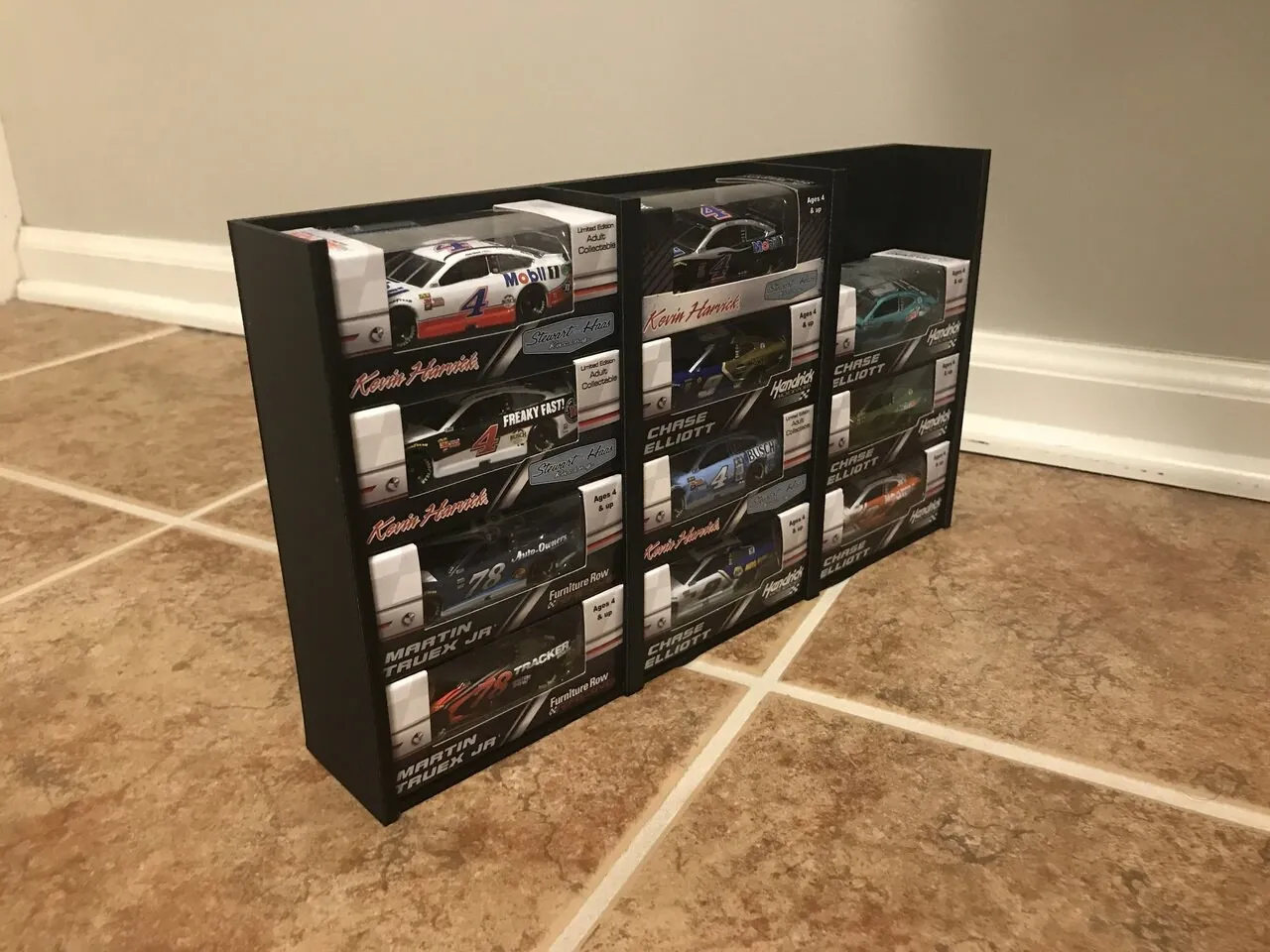 48784 wall mounted diecast car rack