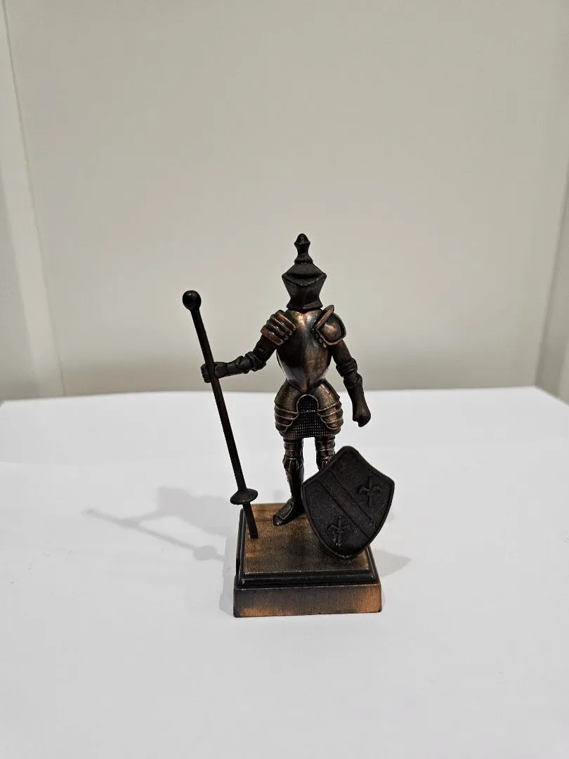 48835 diecast medieval collectors display